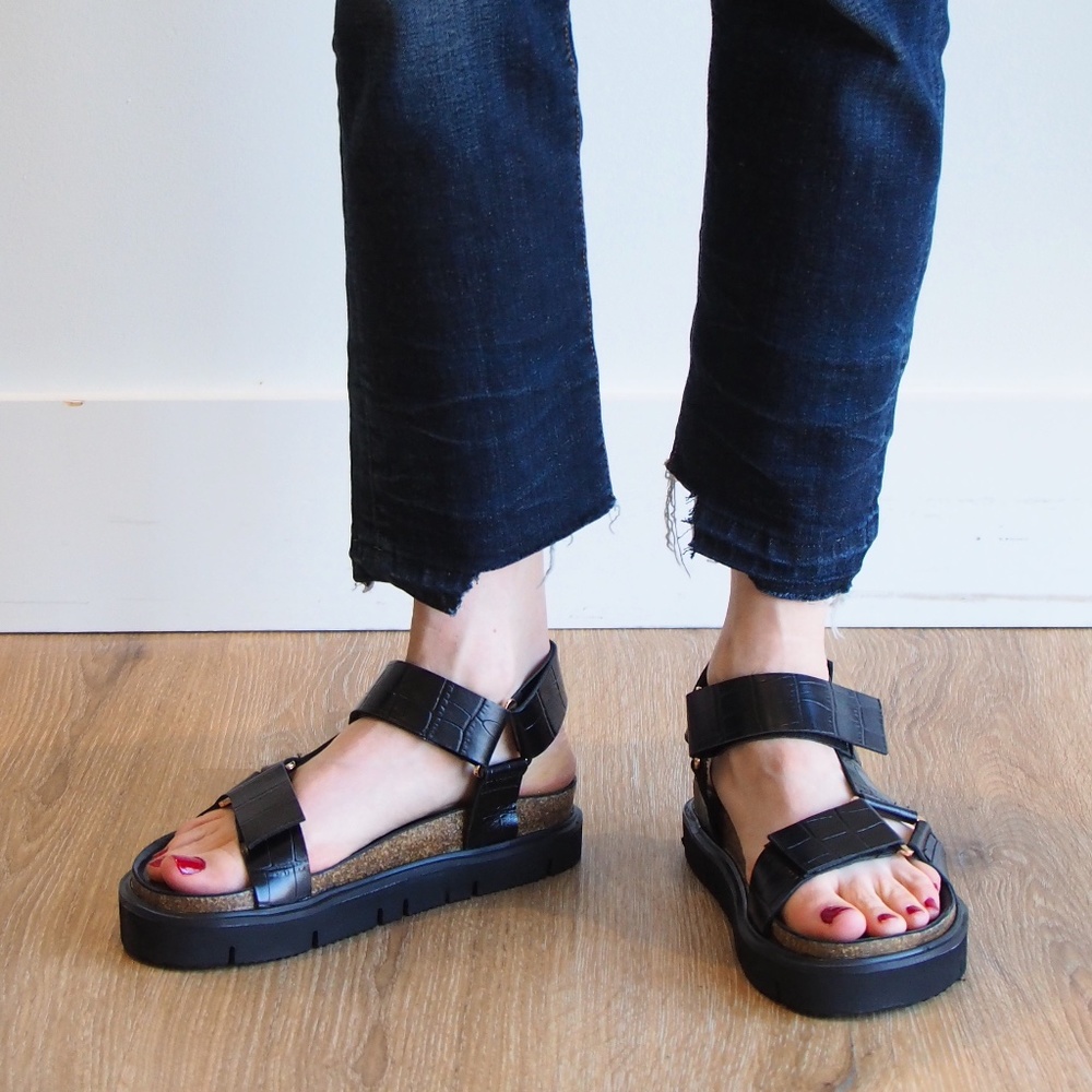 Pressed Croc Lowform Sandal Black